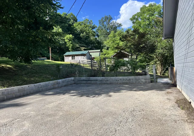 Homes for sale in La Follette, TN | 1455 Davis Chapel Rd, La Follette, TN 37766 | MLS# 1346053