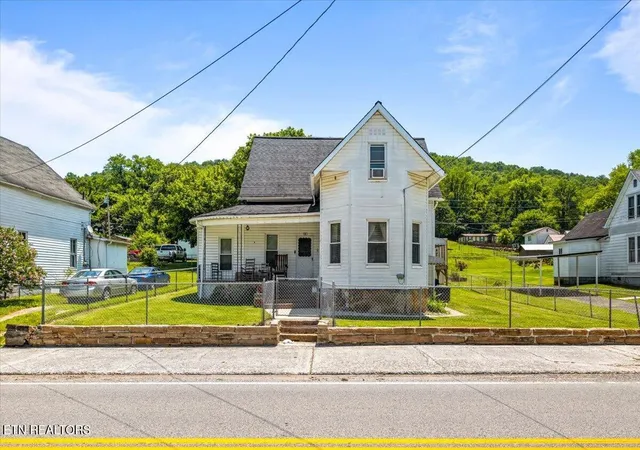 Homes for sale in Jellico, TN | 781 S Main St, Jellico, TN 37762 | MLS# 1346965