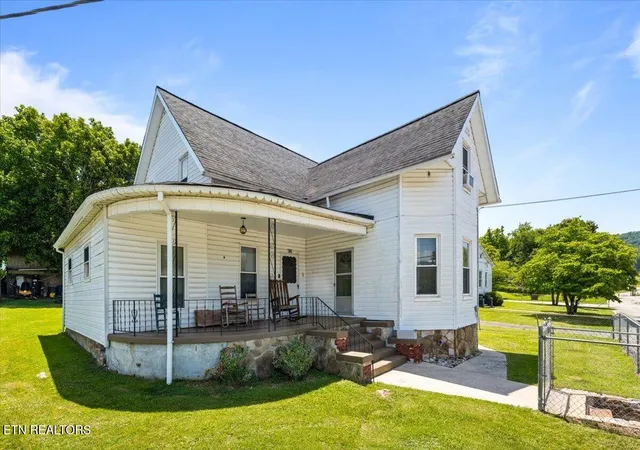 Homes for sale in Jellico, TN | 781 S Main St, Jellico, TN 37762 | MLS# 1346965