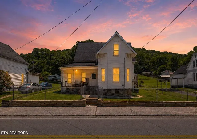 Homes for sale in Jellico, TN | 781 S Main St, Jellico, TN 37762 | MLS# 1346965