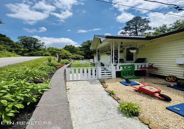 Homes for sale in Rocky Top, TN | 681 Island Cove Rd, Rocky Top, TN 37769 | MLS# 1345829