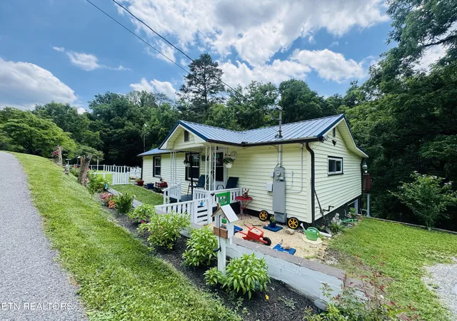Homes for sale in Rocky Top, TN | 681 Island Cove Rd, Rocky Top, TN 37769 | MLS# 1345829