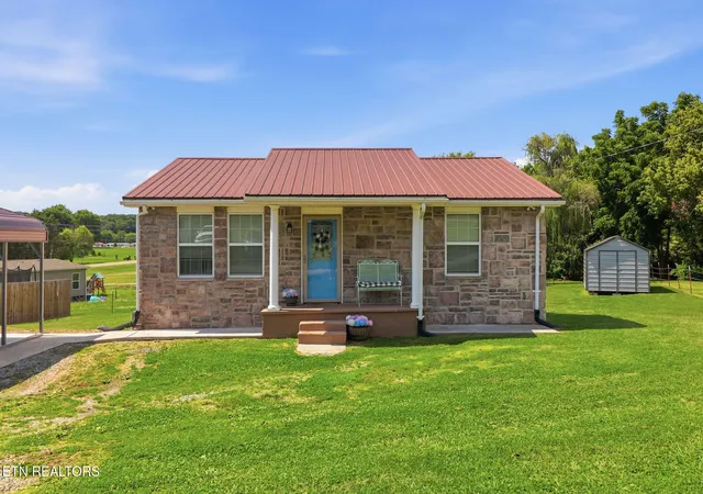 Homes for sale in Loudon, TN | 293 E Watkins Rd, Loudon, TN 37774 | MLS# 1345844
