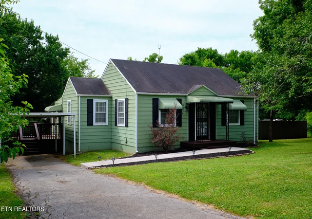 1st image of 904 Henrietta Dr, Knoxville, TN 37912 | MLS# 1346021