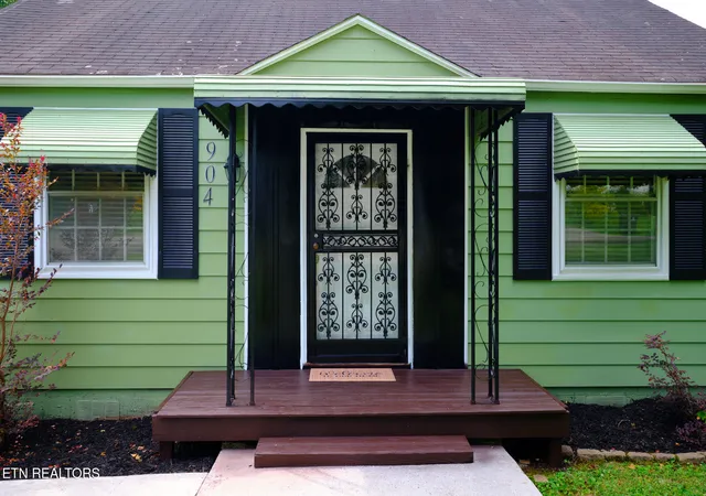 Photo 3 of Single family home for sale at 904 Henrietta Dr, Knoxville, TN 37912 | MLS# 1346021 | Listing updated on 2026-08-21