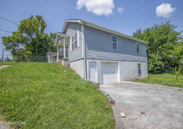Photo 3 of Single family home for sale at 3523 Cherry Hl Ave, Knoxville, TN 37914 | MLS# 1345995 | Listing updated on 2026-09-15