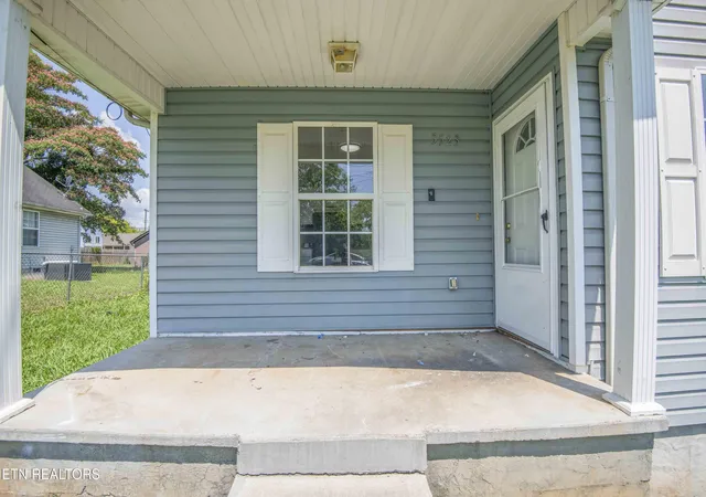 Photo 4 of Single family home for sale at 3523 Cherry Hl Ave, Knoxville, TN 37914 | MLS# 1345995 | Listing updated on 2026-09-15