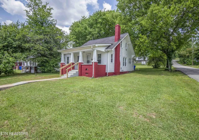 Homes for sale in Clinton, TN | 912 Medaris St, Clinton, TN 37716 | MLS# 1345948