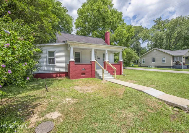Homes for sale in Clinton, TN | 912 Medaris St, Clinton, TN 37716 | MLS# 1345948