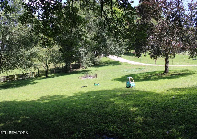 Homes for sale in Jacksboro, TN | 166 Andrew Ln, Jacksboro, TN 37757 | MLS# 1346293