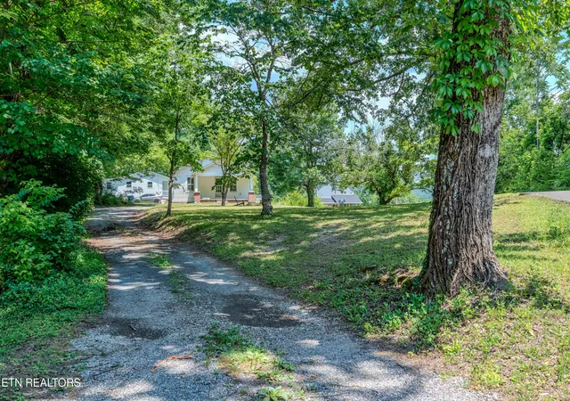 Homes for sale in Clinton, TN | 323 Lee Rd, Clinton, TN 37716 | MLS# 1346385