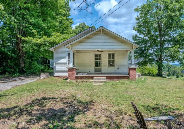 Homes for sale in Clinton, TN | 323 Lee Rd, Clinton, TN 37716 | MLS# 1346385