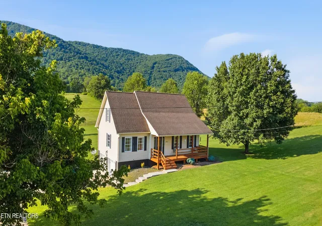 Photo 3 of Single family home for sale at 4784 Old Hwy 63, Speedwell, TN 37870 | MLS# 1345999 | Listing updated on 2026-10-10
