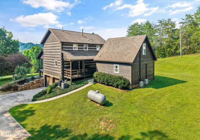 Photo 3 of Single family home for sale at 6039 Lindrick Ln, Maryville, TN 37801 | MLS# 1346532 | Listing updated on 2026-07-01