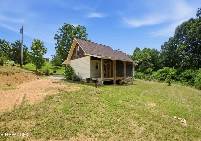 3rd image of 230 Windcrest Ln, Harriman, TN 37748 | MLS# 1345975