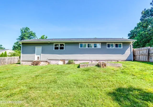 Homes for sale in Knoxville, TN | 1306 E East Walnut Grove Dr, Knoxville, TN 37918 | MLS# 1346044