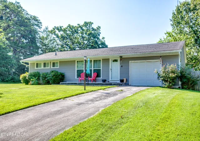 Homes for sale in Knoxville, TN | 1306 E East Walnut Grove Dr, Knoxville, TN 37918 | MLS# 1346044