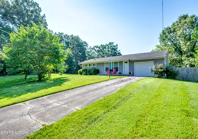 Homes for sale in Knoxville, TN | 1306 E East Walnut Grove Dr, Knoxville, TN 37918 | MLS# 1346044