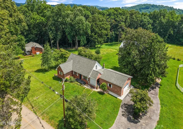 Homes for sale in Knoxville, TN | 8124 Bell Rd, Knoxville, TN 37938 | MLS# 1346609