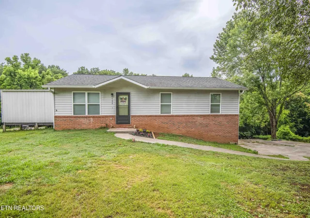 Homes for sale in Loudon, TN | 153 Trail View Dr, Loudon, TN 37774 | MLS# 1346020