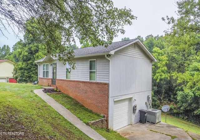 Homes for sale in Loudon, TN | 153 Trail View Dr, Loudon, TN 37774 | MLS# 1346020