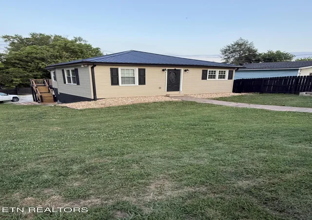 1st image of 925 Medaris St, Clinton, TN 37716 | MLS# 1345993