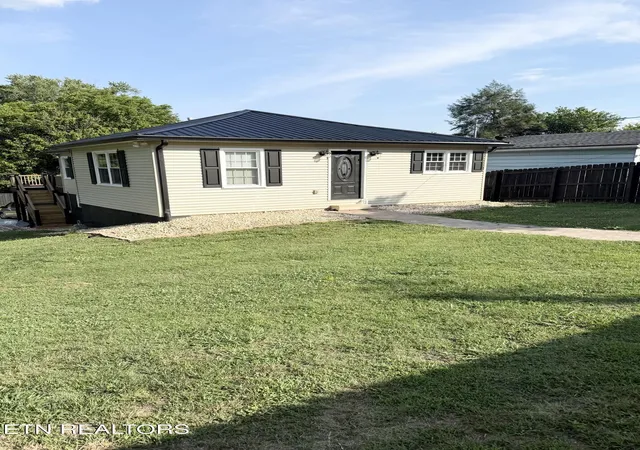 2nd image of 925 Medaris St, Clinton, TN 37716 | MLS# 1345993