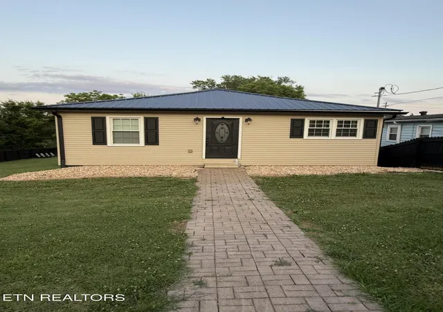 4th image of 925 Medaris St, Clinton, TN 37716 | MLS# 1345993