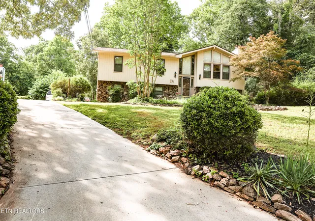 2nd image of 14 Newcastle Ln, Oak Ridge, TN 37830 | MLS# 1346222