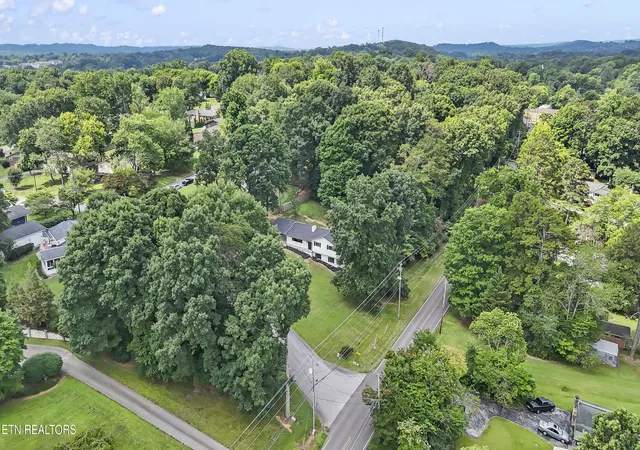 Homes for sale in Knoxville, TN | 901 Midsouth Rd, Knoxville, TN 37919 | MLS# 1347213