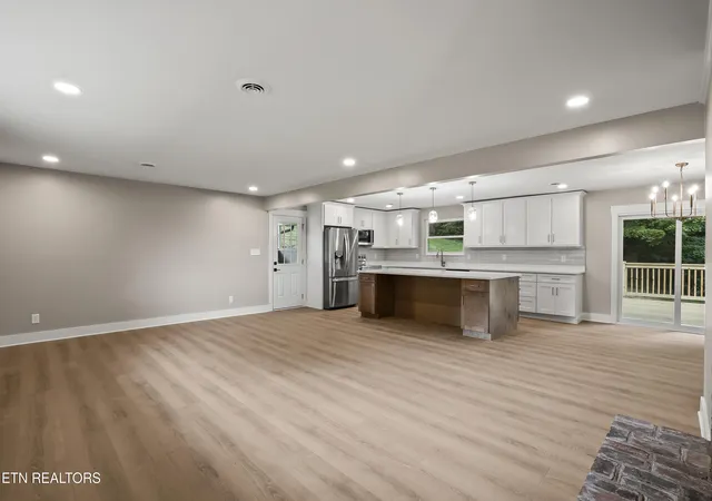 Photo 3 of Single family home for sale at 901 Midsouth Rd, Knoxville, TN 37919 | MLS# 1347213 | Listing updated on 2026-09-18
