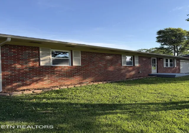 Homes for sale in Knoxville, TN | 4408 Genny Lynn Dr, Knoxville, TN 37918 | MLS# 1346050