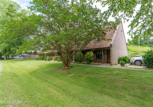 Homes for sale in Knoxville, TN | 2702 Sood Rd, Knoxville, TN 37921 | Houzeo