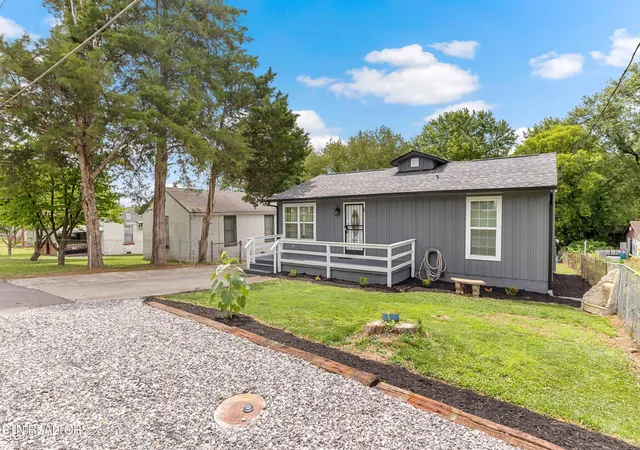2nd image of 1904 Jourolman Ave, Knoxville, TN 37921 | MLS# 1346154