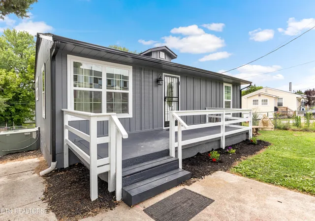Photo 3 of Sale Pending at 1904 Jourolman Ave, Knoxville, TN 37921 | MLS# 1346154 | Listing updated on 2026-08-24