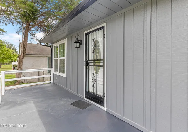 Photo 4 of Sale Pending at 1904 Jourolman Ave, Knoxville, TN 37921 | MLS# 1346154 | Listing updated on 2026-08-24