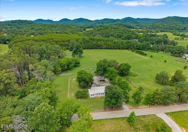 Homes for sale in Tellico Plains, TN | 1091 Fairview Rd, Tellico Plains, TN 37385 | MLS# 1346246