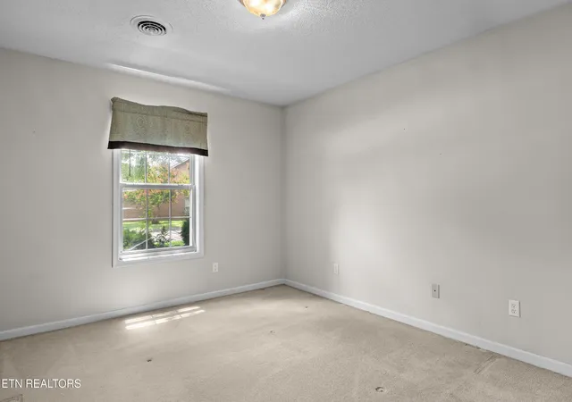 Listing Photo 2 - Condo for sale in building located at 154 Manchester Dr, Maryville, TN 37803