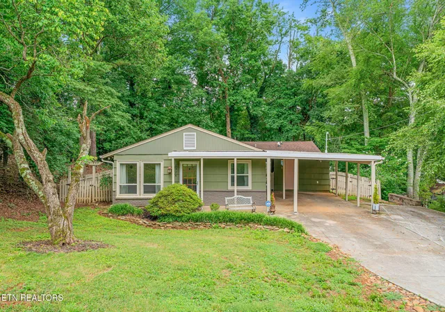 Homes for sale in Knoxville, TN | 1324 Huntington Rd, Knoxville, TN 37919 | MLS# 1346632