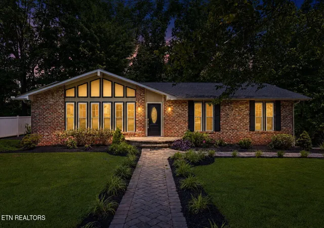 2nd image of 211 Connors Cir, Oak Ridge, TN 37830 | MLS# 1346544