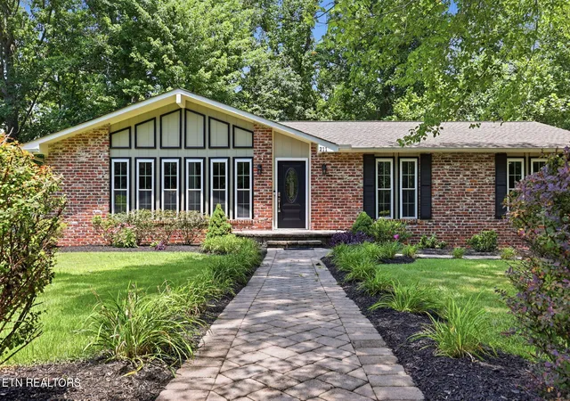 3rd image of 211 Connors Cir, Oak Ridge, TN 37830 | MLS# 1346544