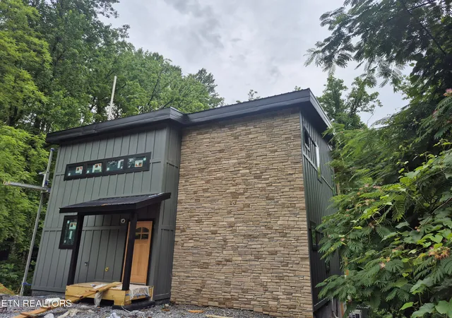 Homes for sale in Gatlinburg, TN | 1113 Hemlock Hollow Rd, Gatlinburg, TN 37738 | MLS# 1347443