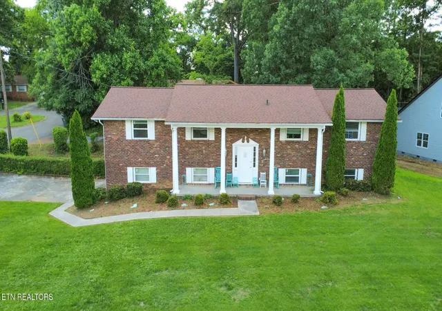 Photo 1 of Sale Pending at 1407 Rosalyn Dr, Knoxville, TN 37914 | MLS# 1346244 | Listing updated on 2026-08-03