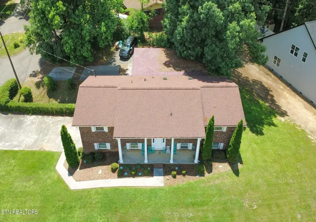 Photo 3 of Sale Pending at 1407 Rosalyn Dr, Knoxville, TN 37914 | MLS# 1346244 | Listing updated on 2026-08-03