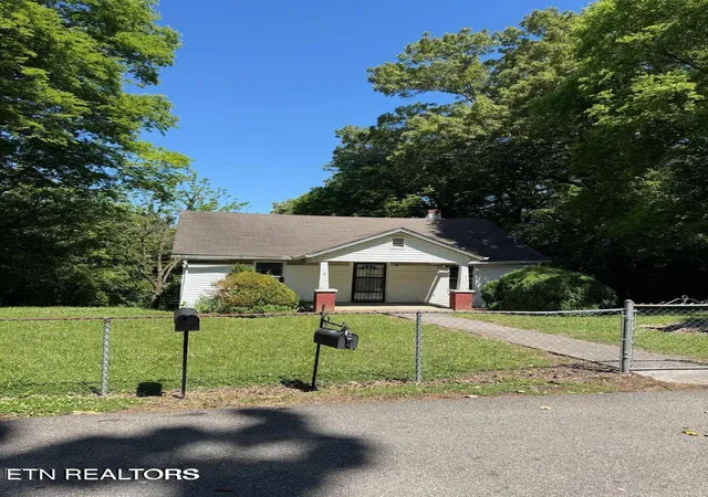 1st image of 835 Spring Dr, Knoxville, TN 37920 | MLS# 1346320