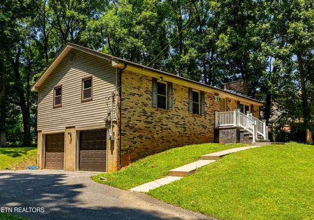 3rd image of 323 Seymour Heights Dr, Seymour, TN 37865 | MLS# 1346194