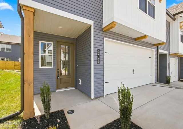 Photo 3 of Sale Pending at 1628 Lateglow Way, Knoxville, TN 37931 | MLS# 1346237 | Listing updated on 2026-08-27