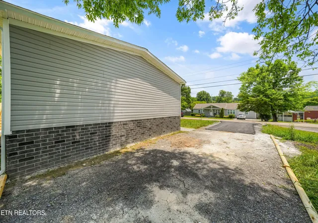 Homes for sale in Knoxville, TN | 4705 Green Meadow Ln, Knoxville, TN 37917 | MLS# 1346225