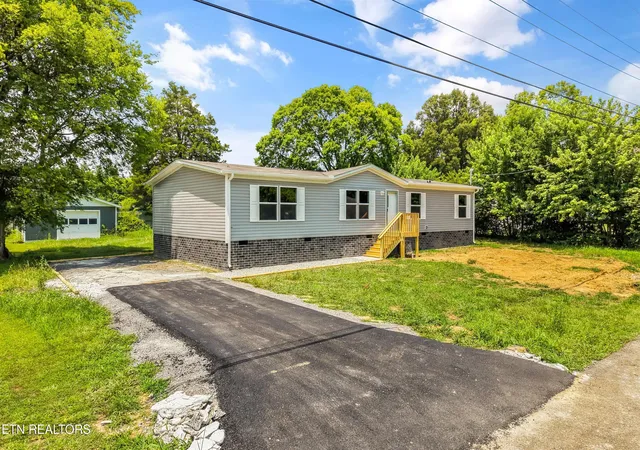 Homes for sale in Knoxville, TN | 4705 Green Meadow Ln, Knoxville, TN 37917 | MLS# 1346225
