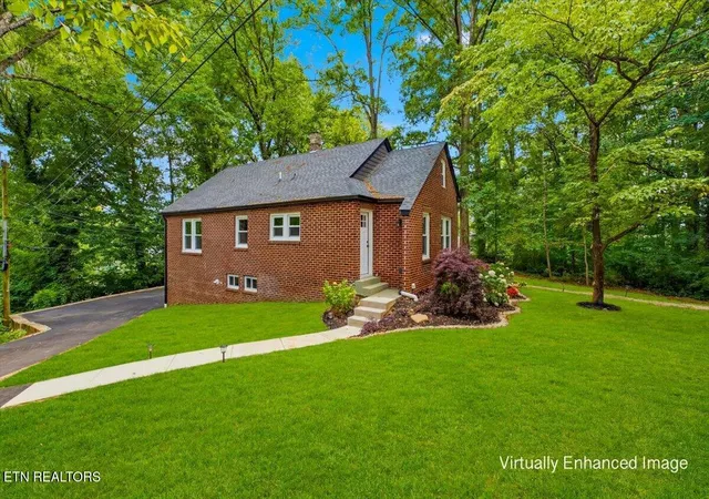Photo 3 of Sale Pending at 5702 Woodburn Dr, Knoxville, TN 37919 | MLS# 1347061 | Listing updated on 2026-07-23
